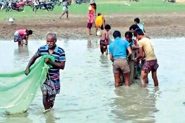 Entire villages goes fishing, warning issued