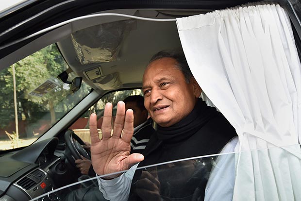 Raj CM to meet Guv, parade MLAs before him Raj CM to meet Guv, parade MLAs before him