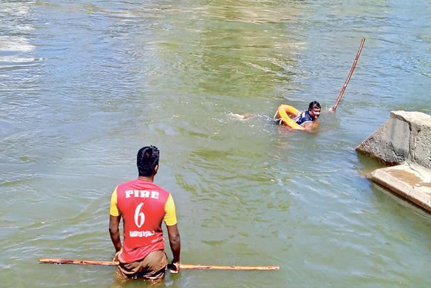 Woman jumps into Kallanai canal with 2 children, search on for daughter’s body