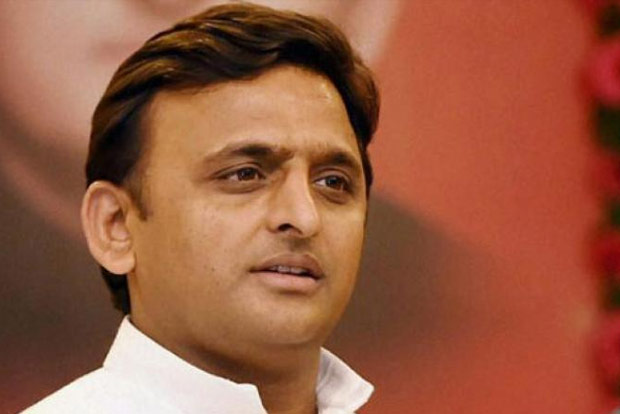 Akhilesh, Shivpal come closer, try to sink differences