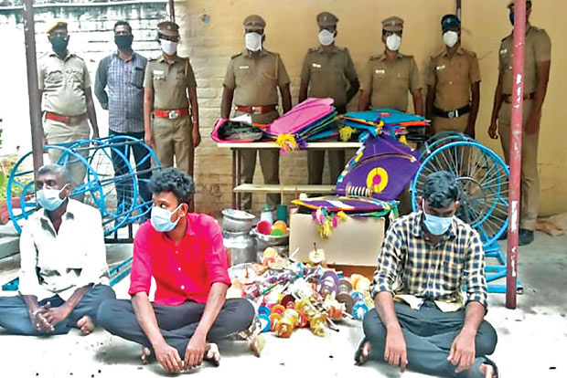 Manja thread injures 3-yr-old at Choolaimedu, trio held