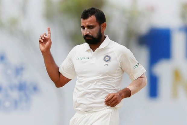 Shami distributes food and water to migrants