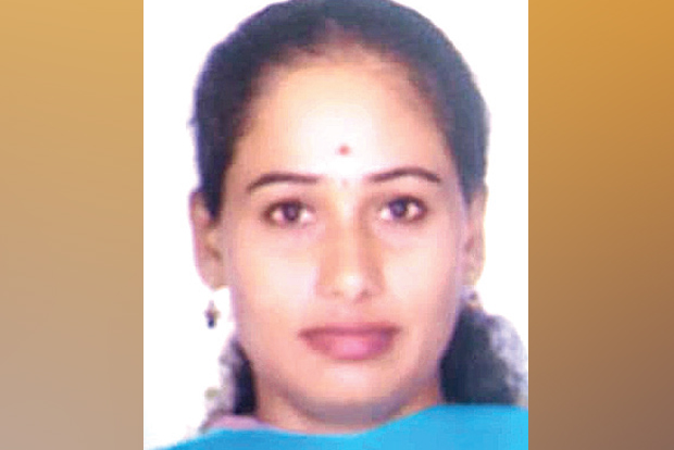 Kovai woman cop pinches from stolen gold, held Kovai woman cop pinches from stolen gold, held