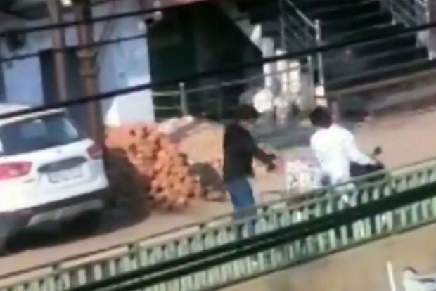 Cop hits people in Chhattisgarh containment zone, videos go viral Cop hits people in Chhattisgarh containment zone, videos go viral