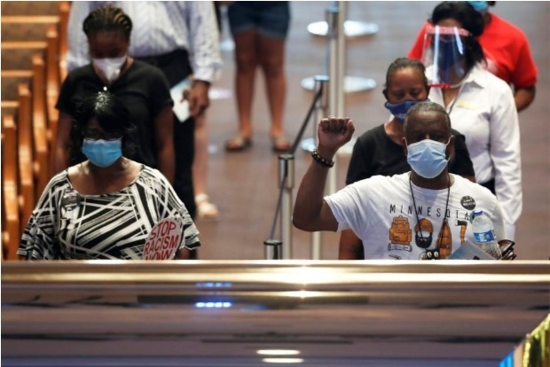 Thousands pay tribute to George Floyd as pressure mounts for US police reform