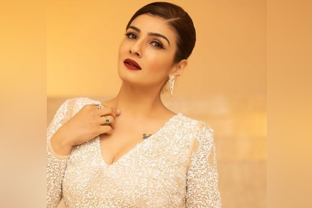 Raveena Tandon shares love in the time of corona