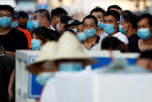 Beijing district in wartime emergency after virus spike shuts market