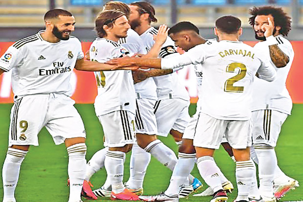 Real Madrid returns with facile win over Eibar