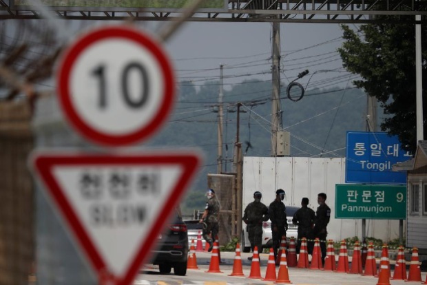 North Korea rejects Souths offer of envoys, vows to redeploy border troops