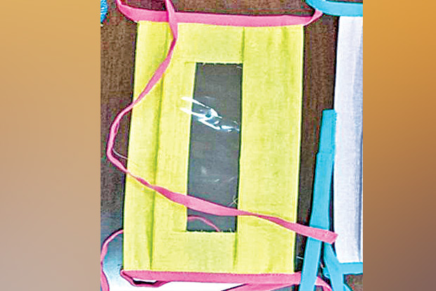 Masked People with impaired abilities struggle to communicate