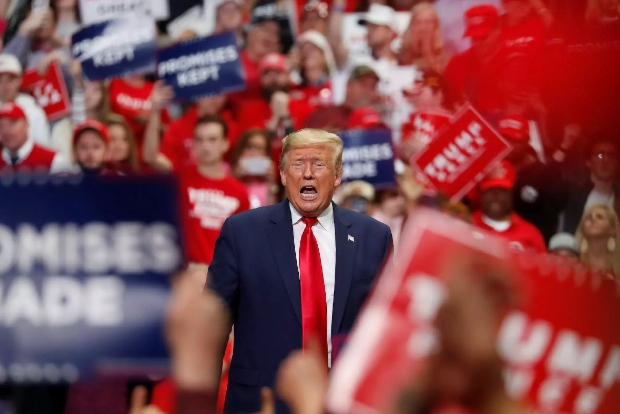 Thousands headed to indoor Trump rally, raising virus fears