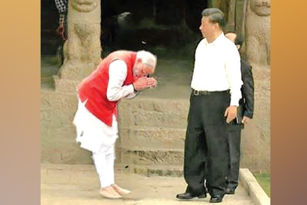 DeTect: Image of Modi ‘bowing’ to Xi Jinping goes viral DeTect: Image of Modi ‘bowing’ to Xi Jinping goes viral