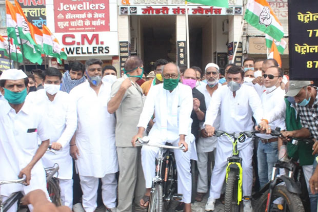 Congress holds cycle rallies in MP against fuel prices hikes