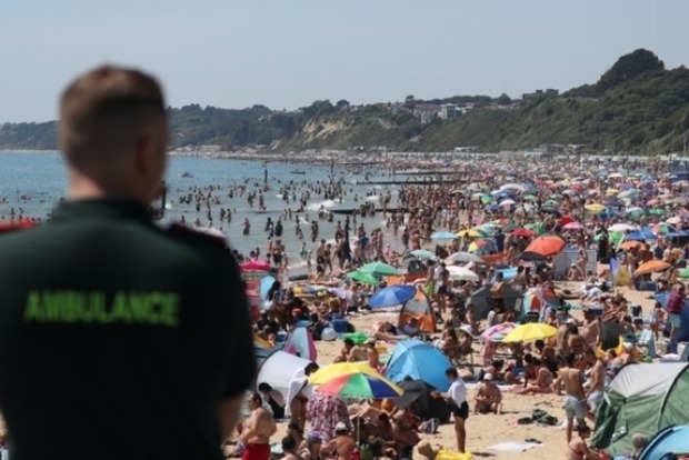 UK Health Secretary warns to close beaches