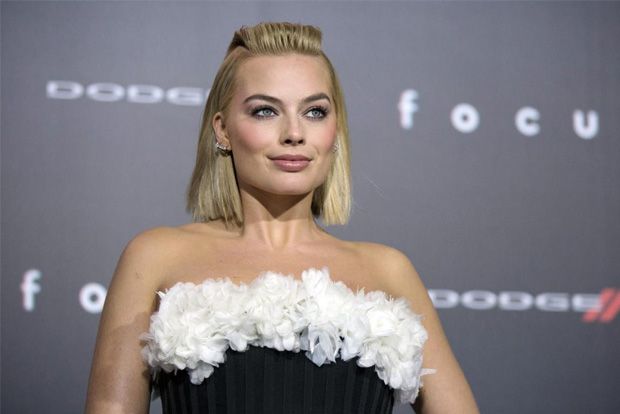 Margot Robbie to star in female-led version of Pirates of the Caribbean