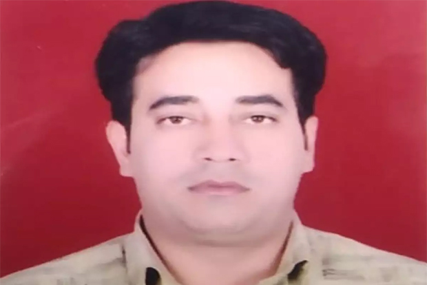 Kejriwal announces honorarium of Rs 1 crore for IB staffers family Kejriwal announces honorarium of Rs 1 crore for IB staffers family