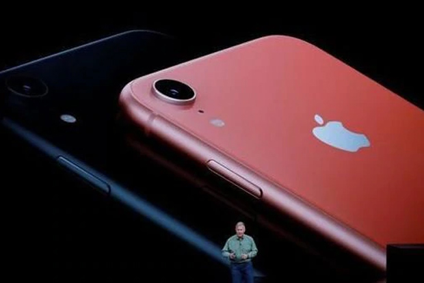 Apple to pay dollar 25 each to iPhone users for slower performance