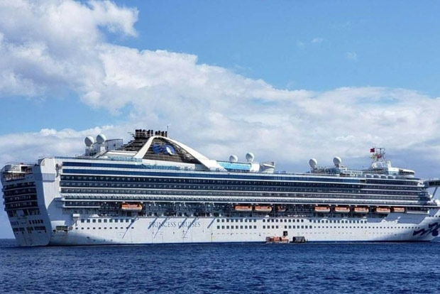 US tests stranded cruise ship passengers for coronavirus
