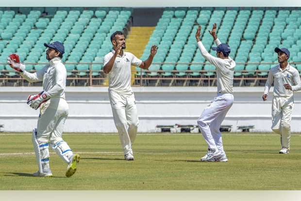Visiting Bengal ahead against Saurashtra after late strike