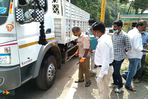 Bird flu alert: Kovai, Nilgiris ban poultry products from Kerala