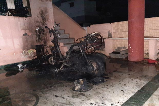 HM man sets ablaze bike to escape EMI default action