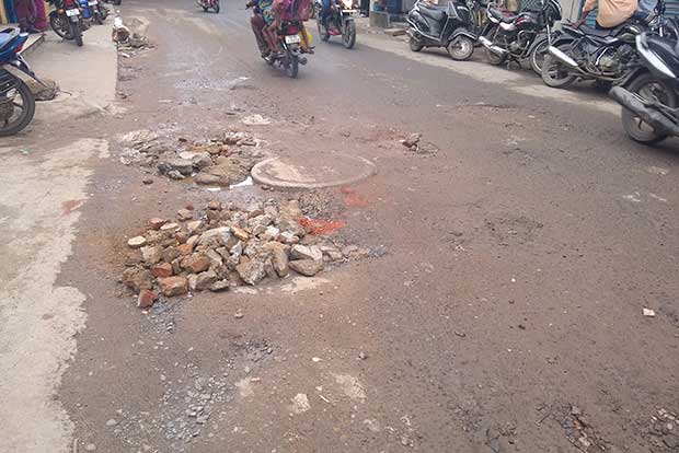 Motorists demand urgent repair of Perambur twin bridge