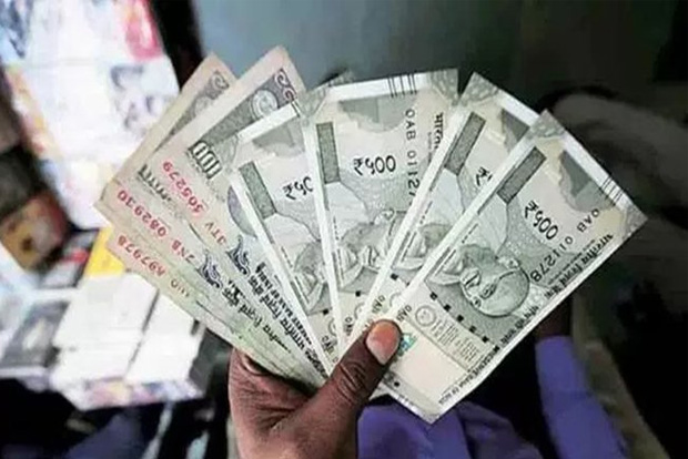 Govt hikes DA for govt employees, pensioners by 4 pc from Jan 1 Govt hikes DA for govt employees, pensioners by 4 pc from Jan 1