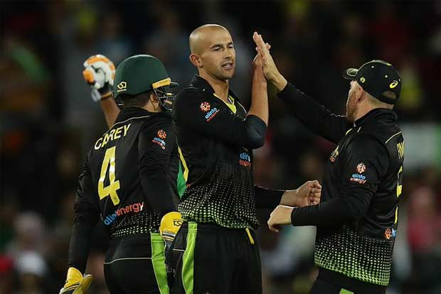 South African cricketers told to self-isolate on return from aborted India tour