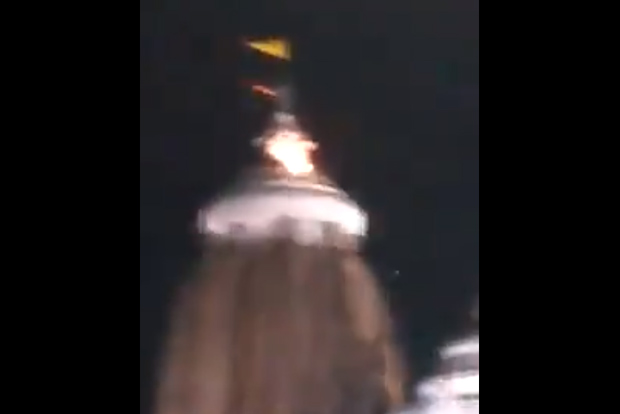 Holy flag atop Puris Jagannath temple catches fire Holy flag atop