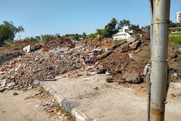 Citizen connect: Illegally dumped construction debris on Cooum banks poses risk to motorists’ life on College Road Citizen connect: Illegally dumped construction debris on Cooum banks poses risk to motorists’ life on College Road