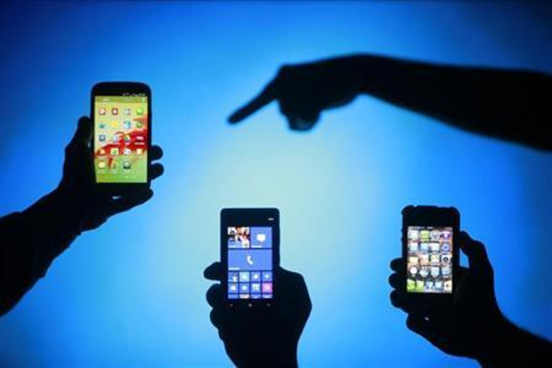 Global smartphone shipments falls 38 PC in February