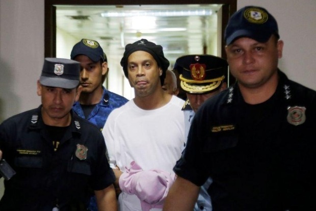 Ronaldinho barred from receiving visitors in jail