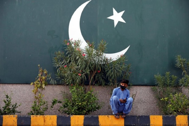 Coronavirus : Pak announces Rs 1.25 trillion package