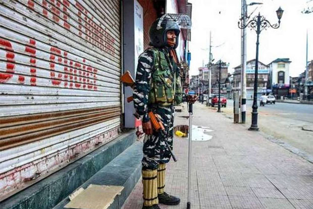 Panic grips people as doomsday rumour spreads in Kashmir Panic grips people as doomsday rumour spreads in Kashmir