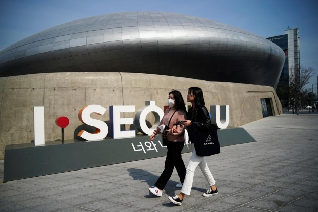 South Korean coronavirus test kit makers win U.S. FDA pre-approval