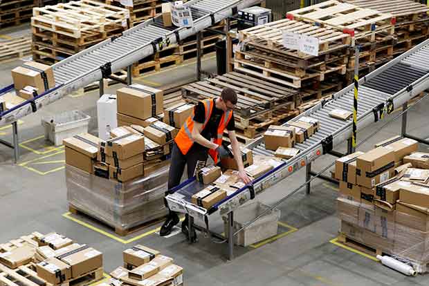 Lyft refers its drivers to jobs at Amazon as ridership falls