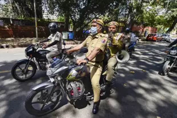 Delhi police detain, let off over 3,000 for violating lockdown
