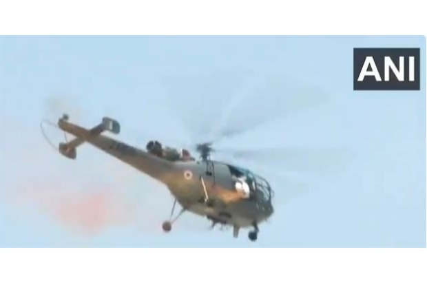 Armed forces shower petals pan India to honour corona warriors