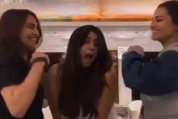 Ekta, Krystle, Anita: Girls just wanaaa have fun