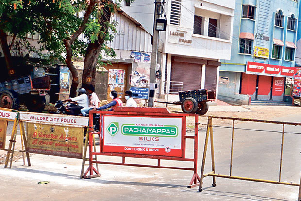Cops close key stretch in Vellore to block 2 service roads citing lack of barricades