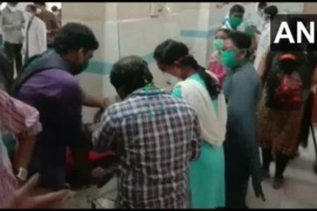 7 dead, 5 villages affected in Vizag gas leak 7 dead, 5 villages affected in Vizag gas leak