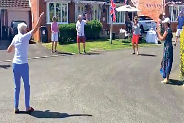 UK residents dance by the rules for Vaathi Coming