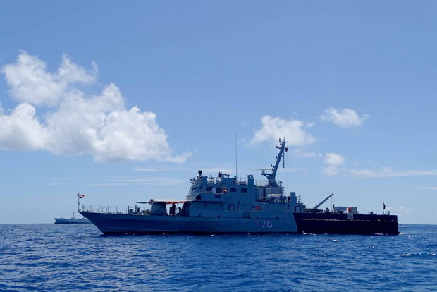 Naval Ship Jalashwa leaves Male for Kochi with 588 Indians