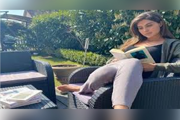 Elnaaz Norouzi takes online acting course from New York Film Academy