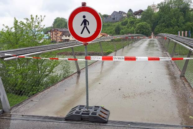 Austrian borders with Czech Republic, Slovakia and Hungary to reopen June 15