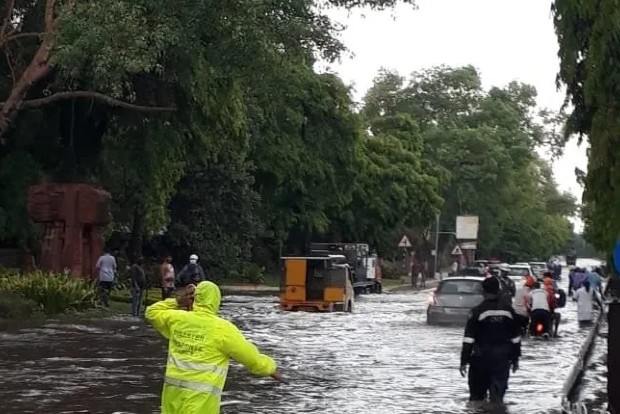 Heavy rains lash Hyderabad, other Telangana districts