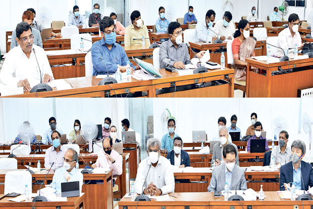 Govt woos foreign firms with many offers to invest in State