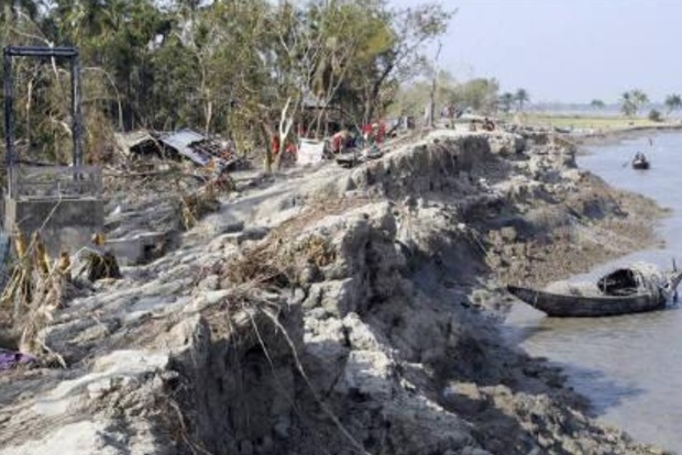 Bdesh raises storm alert as cyclone nears