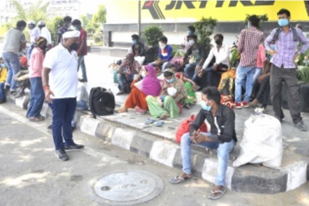 Youth Congress comes to the aid of stranded woman