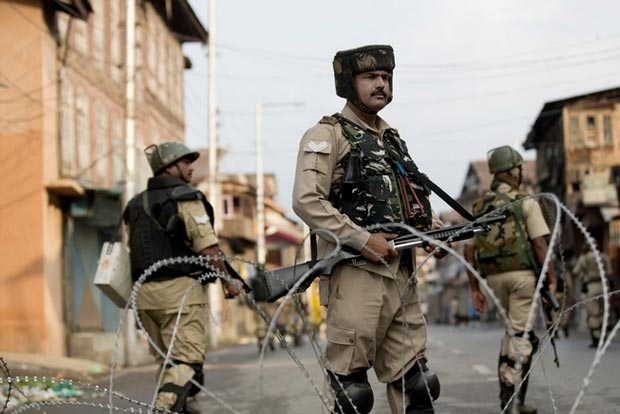 Trooper, 2 cops injured in Srinagar encounter